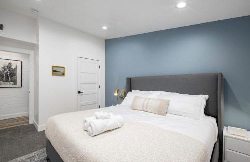 Light-Filled Modern Flat Near 25th Street Fun - Photo 5