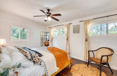 Modern Meadow Vista Vacation Home with Spacious Deck - Photo 16