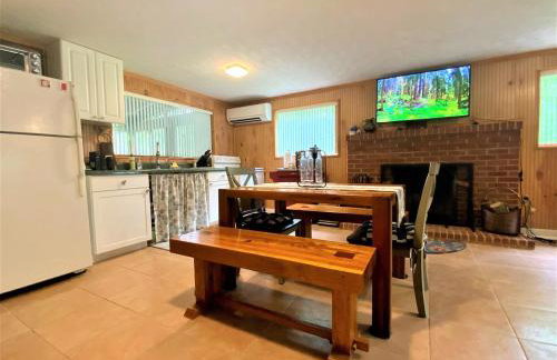 Barney's Retreat- Rustic cabin on the river! - Foto 7