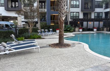 Relaxing Pool-View 1BR Near Top Houston Spots - Foto 32