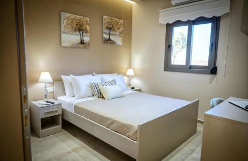 Secluded Luxury Villa w Jacuzzi & Stunning Views - Photo 4