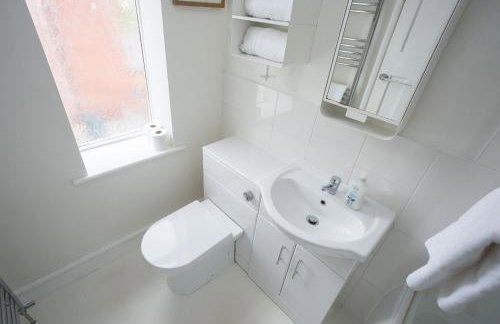 The Avenue-3 bed sleeps 6 great for contractors - Foto 7