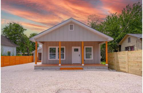 Vibrant 4BR3BA Oasis Near Happy Downtown - Foto 1