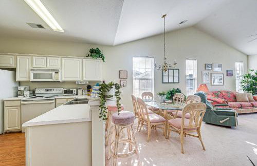 Sunset Beach Condo with Balcony, 5 Mi to the Ocean! - Foto 13