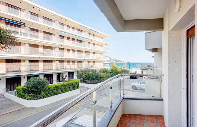 Apartment in Roses on the Beachfront - Photo 9