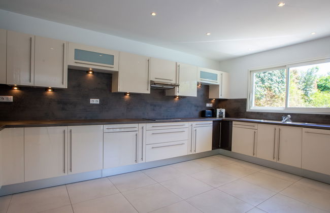 4 bedroom House in Bormes-les-Mimosas with private pool and garden - Photo 12