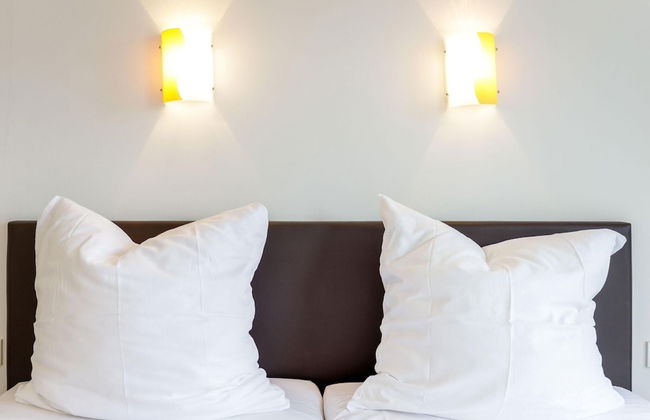 Beautiful Holiday Home in Waxweiler With Pool - Photo 3