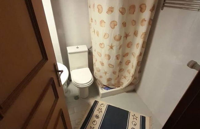 Impeccable 2-bed House in - Photo 13