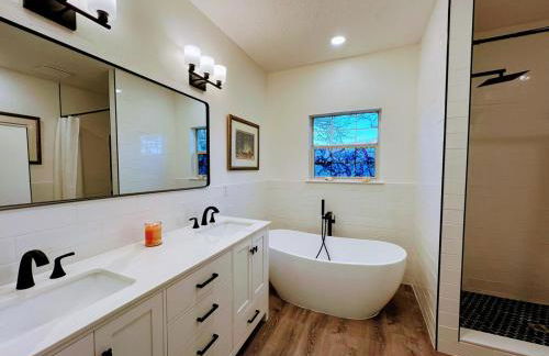 Gated Estate Escape! Three BR - Foto 14