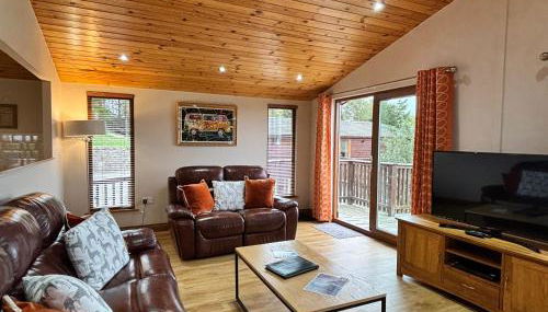 Woodpecker Lodge With Hot Tub Near Cupar, Fife - Foto 3