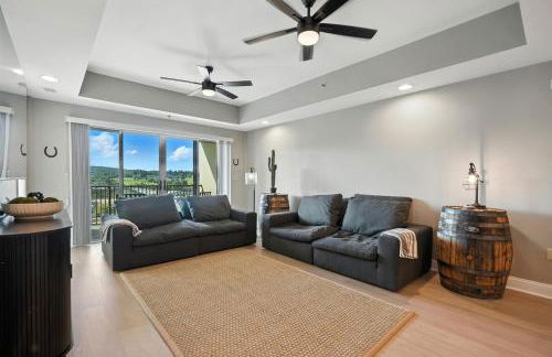 New 2 Bed 2 Bath Condo with Pool at BMS - Foto 4