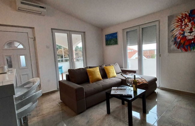 Beachfront Apartment With Balcony and Sea View - Foto 10