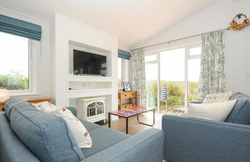 Midway Lodge - Photo 7