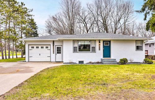 Walk to Lake Pepin Charming Retreat with Deck - Foto 3