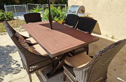 Spacious Upadated 2 King Beds Pets Welcome With Large Private and Fenced Yard Minutes to Beaches - Foto 46