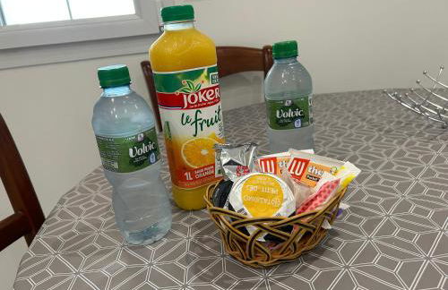 House with terrace près de l'Aéroport RoissyCDG - Tour Eiffel - Champs Elysée - Paris - Aéroville centre commercial - Parc Astérix - Disneyland Paris - Mer de sable - Châteaux de Chantilly et Ecouen - Parc des expositions Villepinte - Le Bourget - Foto 6