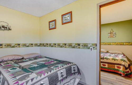 Michigan Manistee River Cabin about 1 Mi to Downtown - Foto 13