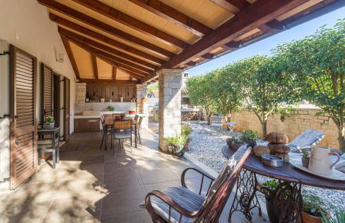 Malerische Villa mit Privatpool, mediterranem Garten, Outdoor-Kueche, Waschmaschine, Trockner - Photo 8