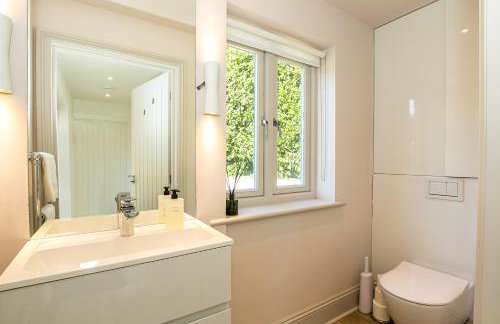 Field House - Stunning 3 Bedroom Home in Kingham! - Photo 23