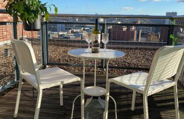 Deluxe City Centre Studio Apartment with Balcony & City Views - FREE WIFI NETFLIX, GYM ACCESS - WESTONE - Photo 8
