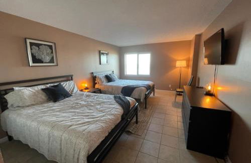 Bikinis and Martinis at Dolphin Run-Oceanfront-Pool! - Foto 18