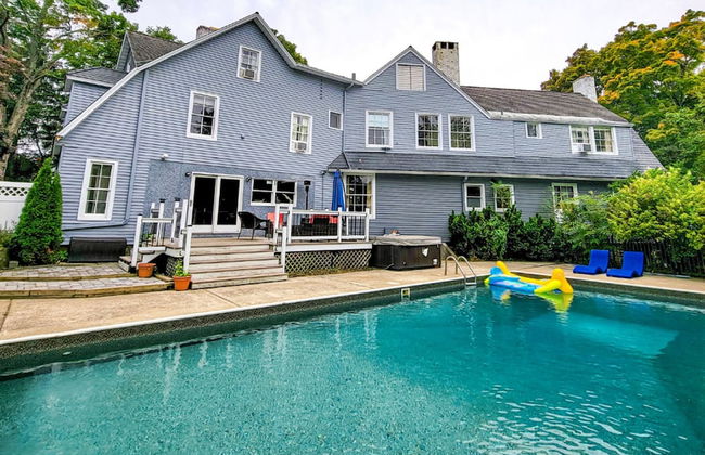 Jacuzzi - West Point - Family Friendly - Photo 1