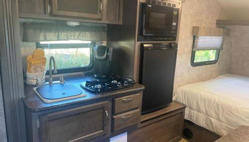 Charming WinnieTrailer with Cozy Private Patio Escape - Foto 2