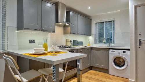 2-Bed Apartment in Stamford Town Centre-Parking & Wi-Fi - Foto 2, stove, dishwasher, pet friendly, toaster, minibar