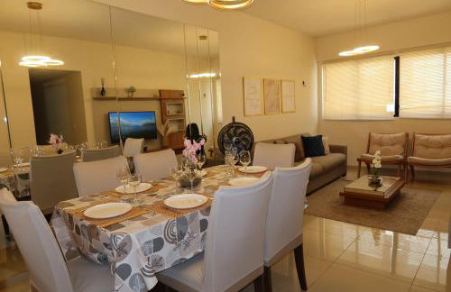 Lindo apartamento 50 metros da praia - Foto 1