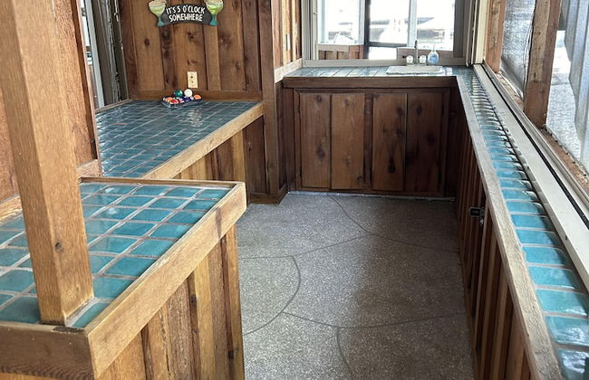 Beautiful Updated Stilted Home Makes For A Super Getaway. 3 Bedroom Home by RedAwning - Foto 22