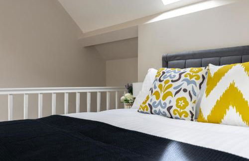 Skyvillion - COZY LARGE 4 & 1 Bed Apartments in London Enfield, Mins to Tube Station, Free Wi-Fi - Foto 13
