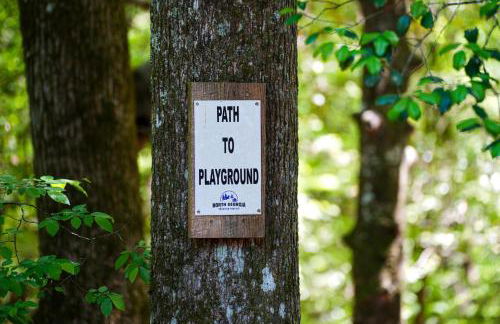 The Big Little Cabin - Hot Tub & Playground - Foto 31