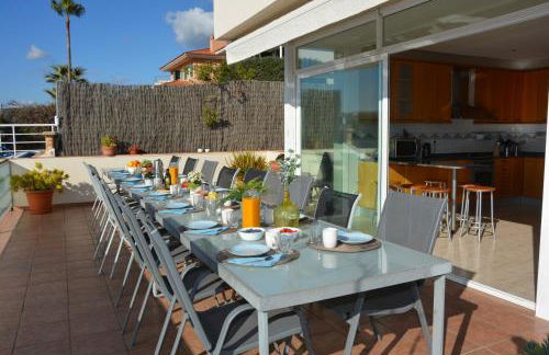 Villa Med A 2 kilometros andando de la playa, del puerto de Aguadoç y a 4 del centro de Sitges Muy Soleada todo el dia Capacidad superior a 16 personas NO REQUIERE COCHE - Foto 8