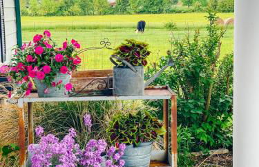 Historic Farmhouse -Modern Amenities -1800s Charm - Foto 10