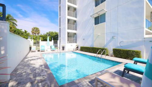 Boca Coastal Stay 2BR 2BA with Pool and Balcony - Foto 3