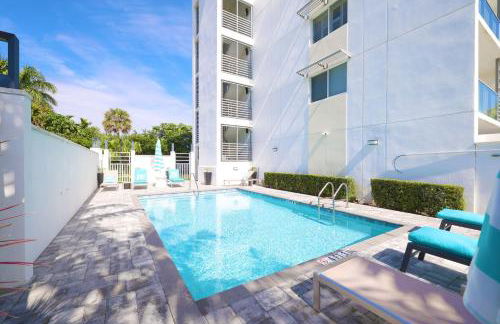 Boca Coastal Stay 2BR 2BA with Pool and Balcony - Foto 3