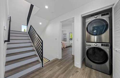 7 BR double house with parking and a backyard in LA - Foto 52