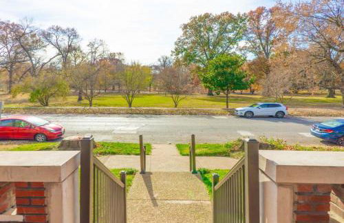 Tower Grove Park 4BR Home with Garage ABODEbucks - Photo 39