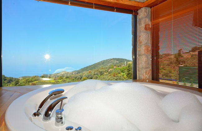 2 Bedroom Private Villa With Infinity Pool and Sea View - Photo 21