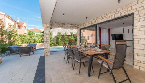 Royal House 3 - Photo 5