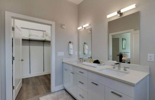 Spacious 2BD-Close To Everything - Foto 8