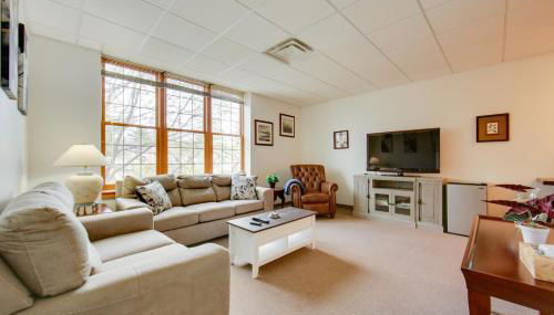 1 Mi to Allegheny River Cozy Apt with Shared Patio! - Foto 1