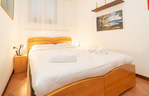 Casa con parcheggio, piscina giardino, barbecue - Foto 8