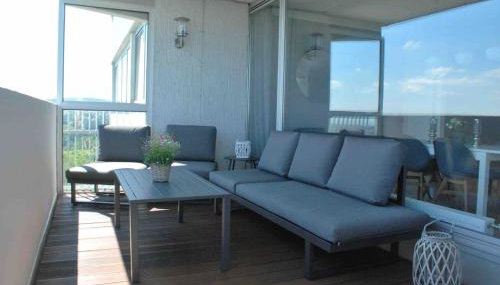 Skyline Appartement mit Pool and Netflix - Foto 2