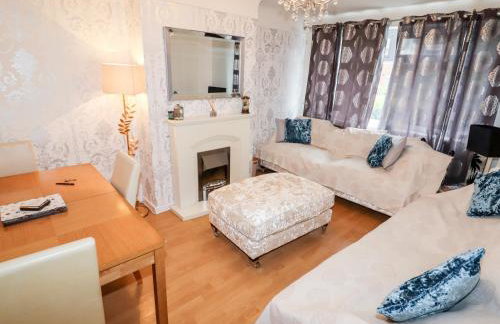 The Hawthorns - Photo 5