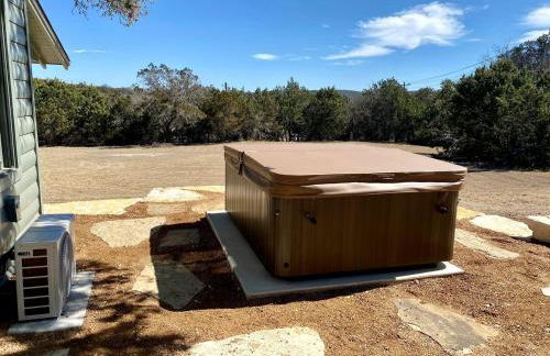 Efficiency-Style Cabin with Spa Lovely for a Couples Escape in Hunt, Texas - Foto 31
