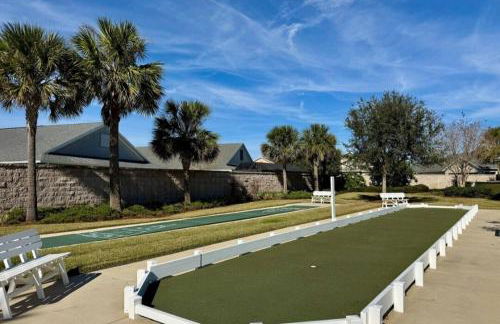 Cozy Oasis in Prime Location with Sunset Lake View, Golf Cart and Bathtub - Foto 4