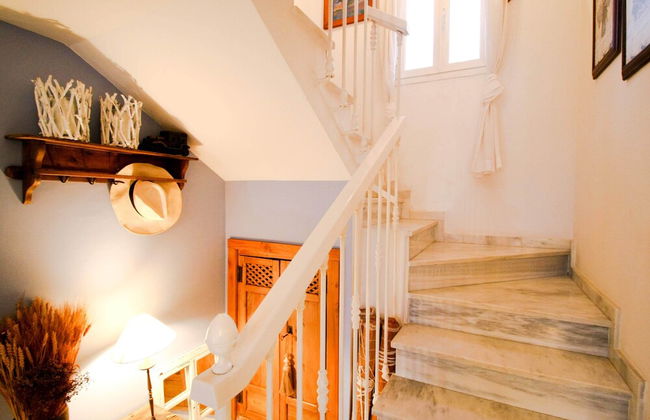 Suitur beachfront duplex with pool and sea views - Photo 38