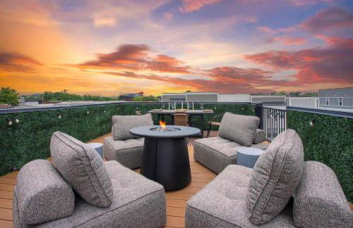 Rooftop Deck Hot Tub Fire pit Sleeps 10 - Foto 14
