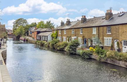 Riverside Cottage Retreat Hertford Town Sleeps 6 - Foto 1